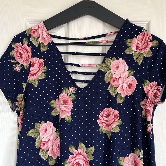 Francesca’s dress Navy with floral design size medium - Picture 2 of 2